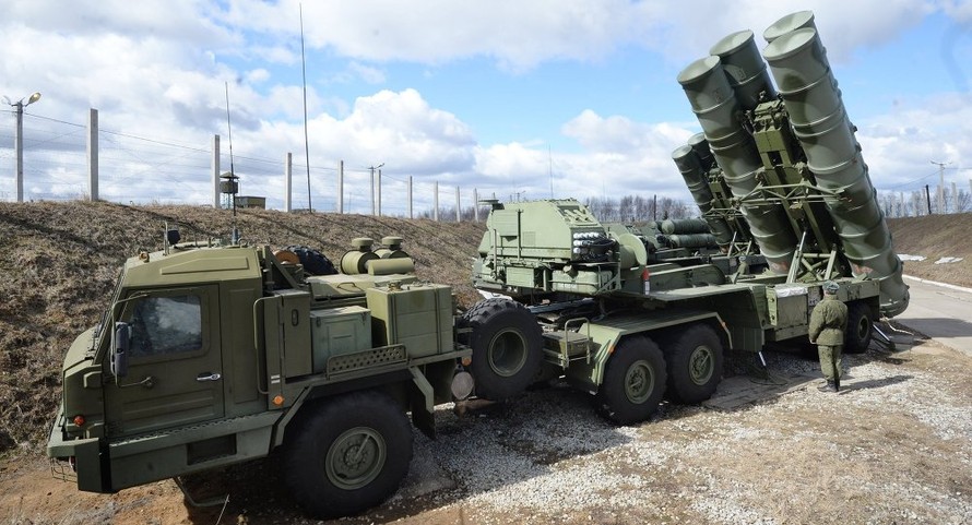Nga tăng cường siêu tên lửa S-400 cho quân khu miền Tây