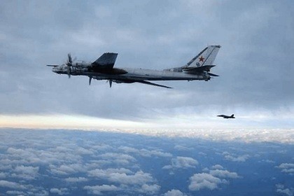 Oanh tạc cơ Nga áp sát không phận Mỹ