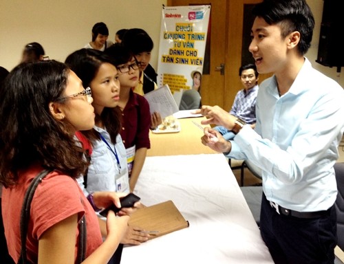 Một chương trình tư vấn cho tân sinh viên được tổ chức tại báo Sinh viên Việt Nam – Hoa Học Trò.