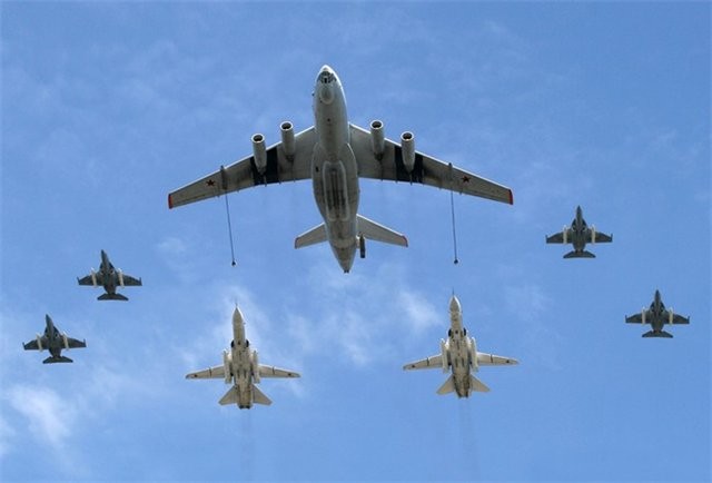 Không quân Nga bay biểu diễn ngày Ngày chiến thắng 9/5/2015