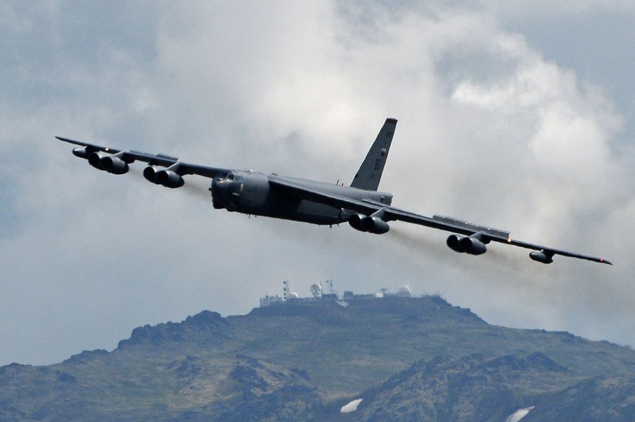 Căng thẳng leo thang, Mỹ cân nhắc đưa "pháo đài bay" B-52 tới Hàn Quốc. Ảnh: US Navy