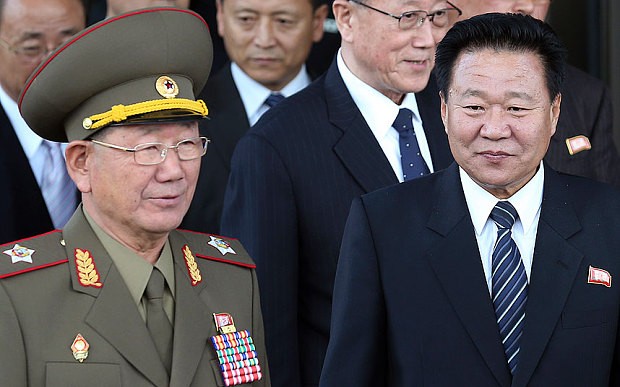 Bí thư Đảng Lao động Triều Tiên, ông Choe Ryong-hae (phải). Ảnh: Telegraph.