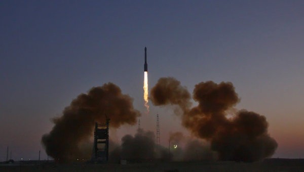 Tên lửa đẩy của Nga rời bệ phóng. Ảnh: RIA Novosti