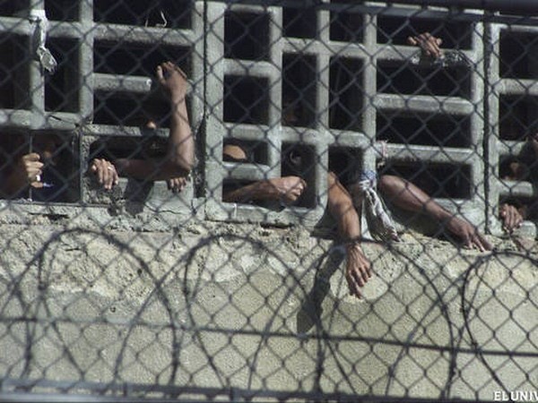 Tù nhân tại nhà tù Tocuyito. (Nguồn: eluniversal.com)