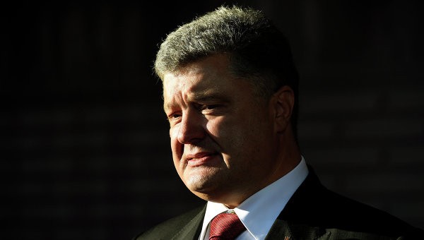 Tổng thống Ukraine Petro Poroshenko tuyên bố, sẽ lấy lại Crimea và Donbass bằng mọi giá. Ảnh: AFP