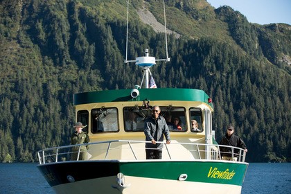 Tổng thống Mỹ Barack Obama trong chuyến thăm tới Alaska hồi đầu tháng 9. Ảnh: AP