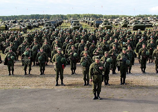 Nga huy động gần 100.000 binh sĩ tham gia cuộc tập trận quy mô nhất năm 2015. Ảnh: RIA Novosti