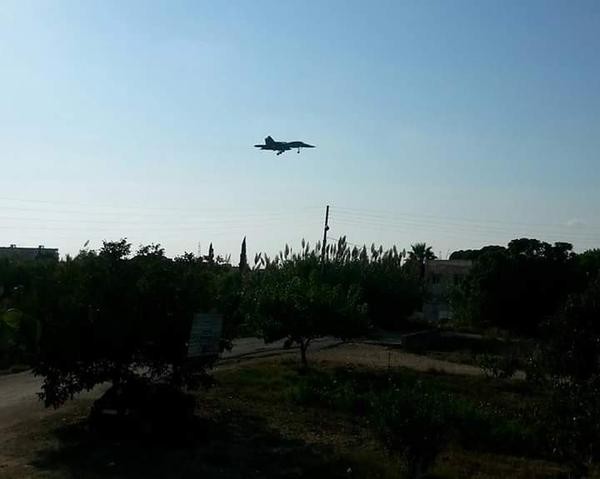 Tiêm kích ném bom Su-34 của Nga được cho là đang hạ cánh xuống căn cứ không quân Latakia của Syria? Ảnh: The Aviationist 