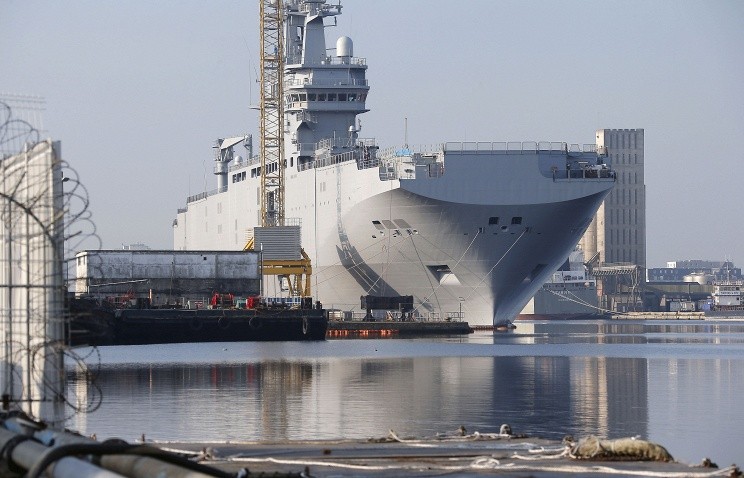 Pháp đã tìm được quốc gia thay thế Nga sở hữu chiến hạm Mistral. Ảnh: AP