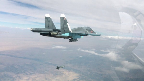 [VIDEO] ‘Xe tăng bay’ Su-34 nghiền nát kho vũ khí của IS