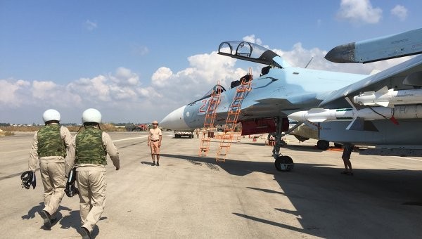 Không quân Nga trước giờ không kích IS ở Syria. Ảnh: RIA Novosti