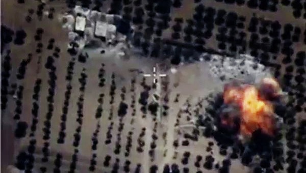 [VIDEO] Không quân Nga san bằng thành trì IS ở Idlib