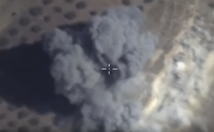 [VIDEO] Máy bay Nga đánh sập căn cứ ngầm của IS ở Syria