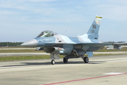 Một chiến đấu cơ F-16 của không quân Mỹ. Ảnh: AP