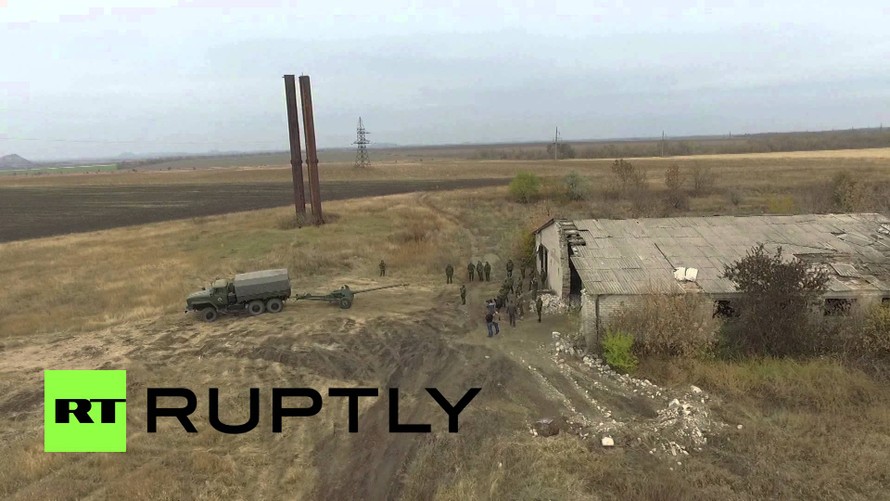[VIDEO] Ly khai miền Đông Ukraine rút pháo vùng giới tuyến