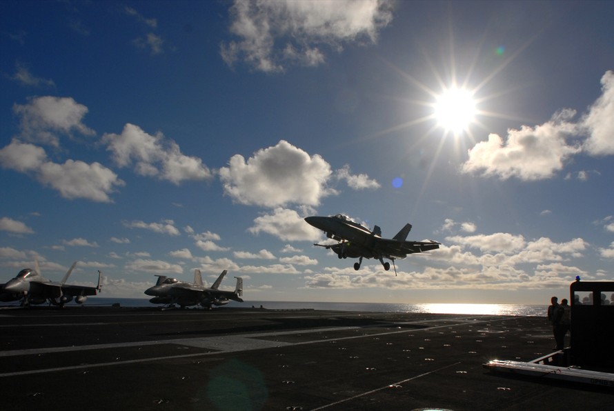 Chiến đấu cơ F-18C xuất kích từ tàu sân bay Mỹ. Ảnh: US Navy
