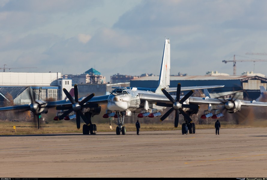 Máy bay ném bom Tu-95MSM gây sốc với tên lửa hành trình Kh-101