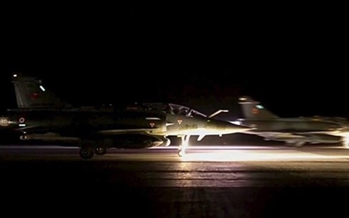 [VIDEO] Pháp dội bom vào mục tiêu IS ở Syria