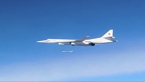 [VIDEO] ‘Thiên nga trắng’ Tu-160 phóng tên lửa hành trình tìm diệt IS