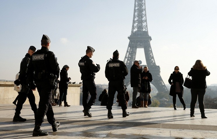 Cảnh sát Pháp tuần tra khu vực trung tâm Paris. Ảnh: EPA