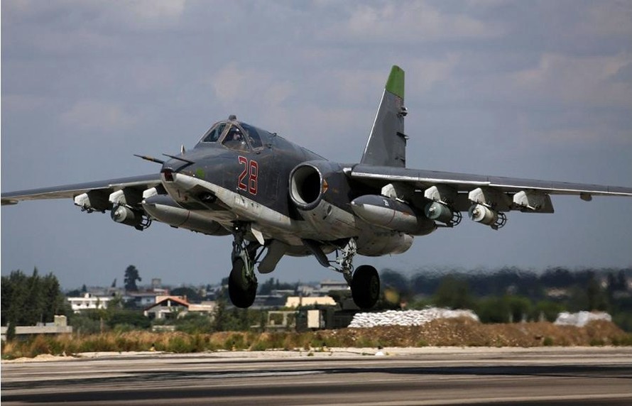 [VIDEO] Cường kích Su-24, Su-25 của Nga xuất kích ở Syria