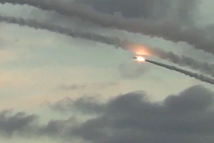Tên lửa hành trình Nga tập kích mục tiêu IS ở Syria. Ảnh: Bộ Quốc phòng Nga