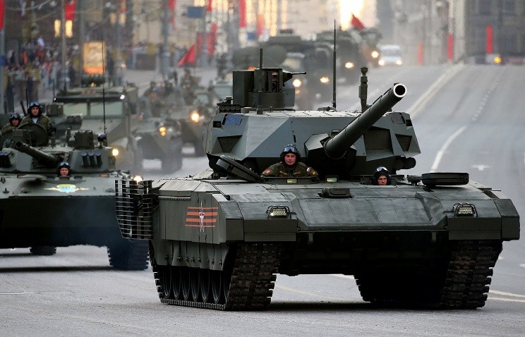 Siêu tăng T-14 Armata xuất hiện lần đầu tại lễ duyệt binh mừng Ngày Chiến thắng tại Quảng trường Đỏ hôm 9/5/2015. Ảnh: Tass