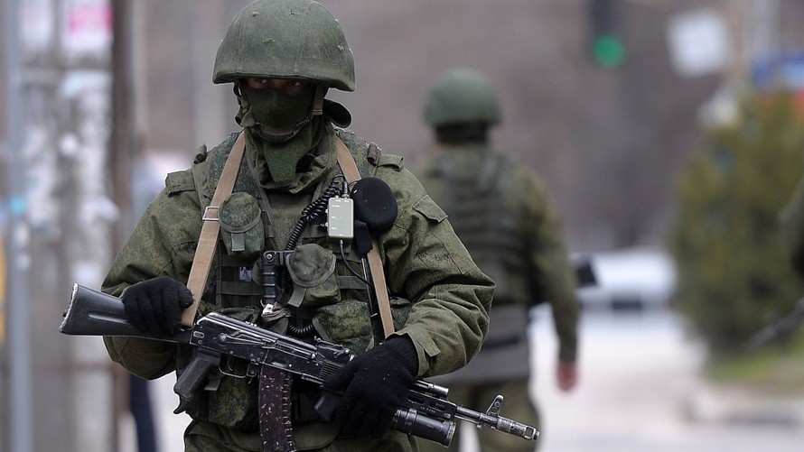 Ukraine cáo buộc binh sĩ Nga hiện diện ở miền Đông nước này. Ảnh: AP