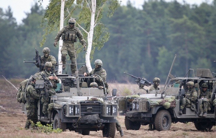 Ba Lan muốn NATO sớm triển khai quân đội trên lãnh thổ nước này. Ảnh: EPA