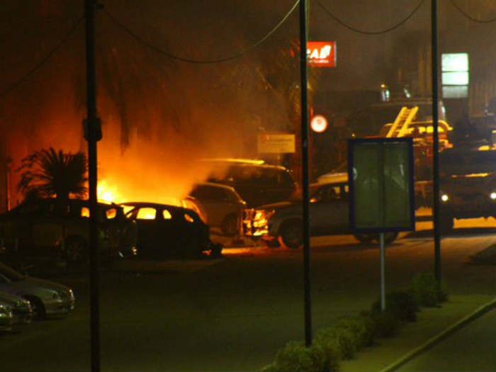 Hiên trường vụ tấn công khủng bố ở thủ đô của Burkina Faso. Ảnh: NewsWorldIndia