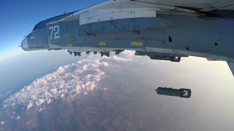 [VIDEO] Cường kích Su-24 thị uy sức mạnh ở Syria