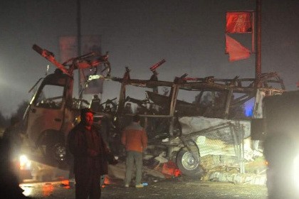 Hiện trường vụ đánh bom đẫm máu ở thủ đô Kabul. Ảnh: AP