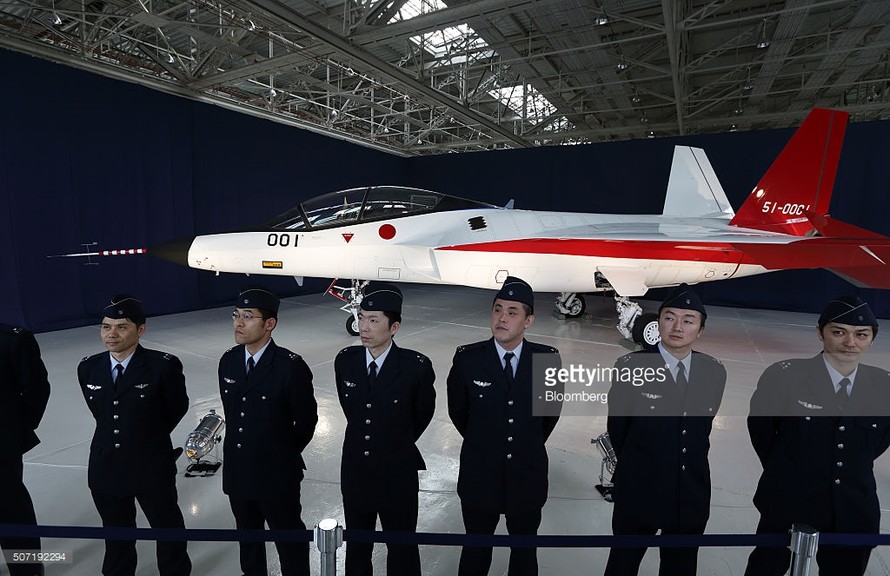 [ẢNH] Nhật Bản giới thiệu máy bay tàng hình nội địa