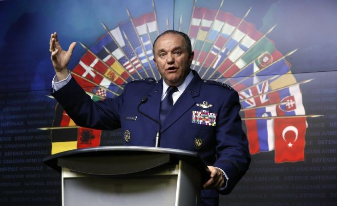 Tư lệnh các lực lượng vũ trang NATO ở châu Âu, Tướng Mỹ Philip Breedlove. Ảnh: AP