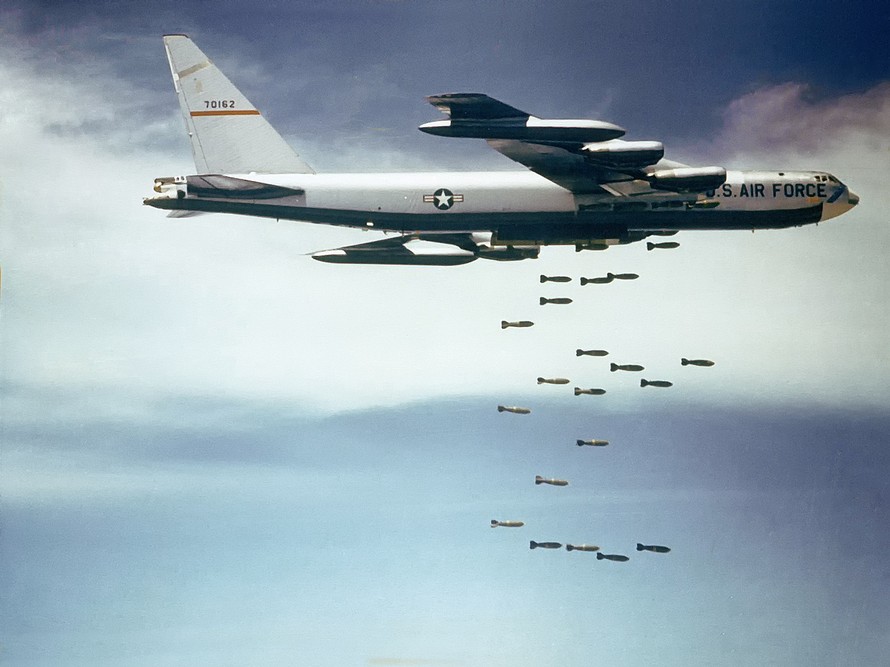 "Pháo đài bay" B-52. Ảnh: US Navy