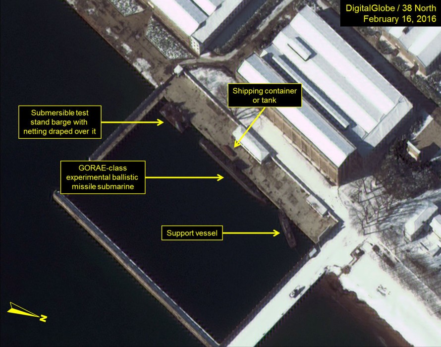 Vệ tinh ghi lại hoạt động tại một xưởng đóng tàu ở phía Đông Bắc Triều Tiên, cho thấy sự hiện diện của một chiếc tàu ngầm lớp Gorae “với các hoạt động bất bình thường”. Ảnh: 38north
