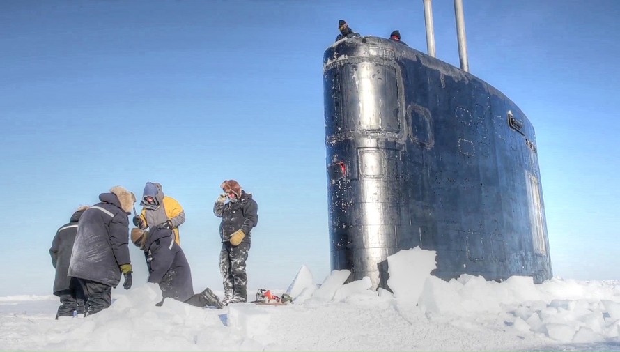 [VIDEO] Tàu ngầm hạt nhân Mỹ 'chào thua' băng vùng Bắc Cực