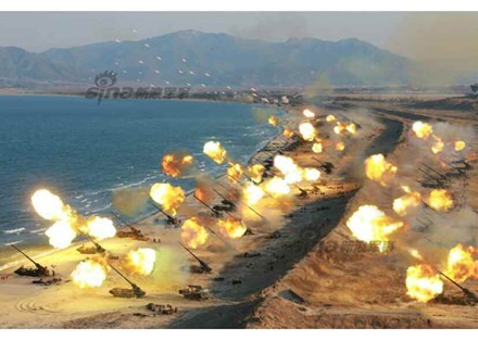[VIDEO] Ông Kim Jong-un thị sát 1.000 khẩu pháo Triều Tiên