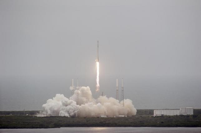 [VIDEO] Khoảnh khắc ngoạn mục của tên lửa không người lái SpaceX