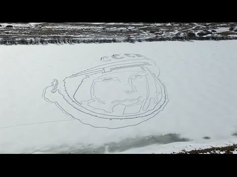 [VIDEO] Tái hiện hình ảnh phi hành gia Gagarin trên mặt băng khổng lồ