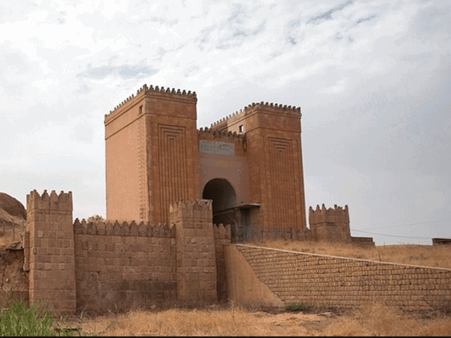 Công trình kiến trúc 2.000 năm tuổi "Cổng trời" ở Iraq. Ảnh: AP