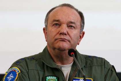 Tướng Philip Breedlove kêu gọi gia tăng các hoạt động theo dõi Nga. Ảnh: AP 