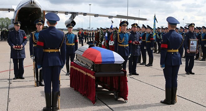 Lễ tang người lính đặc nhiệm can đảm đã được tổ chức theo các nghi thức trọng thể nhất của quân đội Nga (Nguồn: Sputnik)