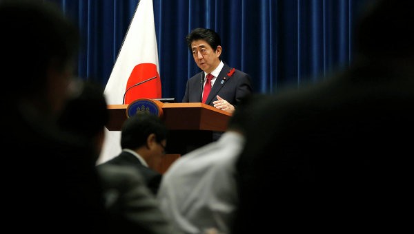 Thủ tướng Nhật Bản có chuyến thăm "phá băng quan hệ" tới Nga. Ảnh: AP
