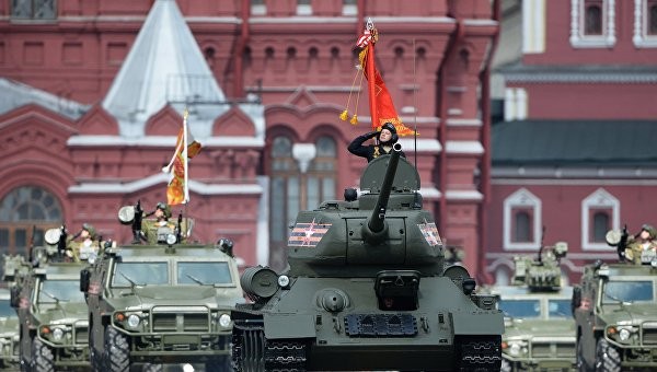 Khí tài quân sự Nga trong lễ duyệt binh kỷ niệm 71 năm Ngày Chiến thắng phát xít. Ảnh: RIA Novosti