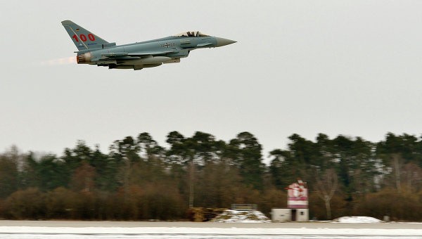 Tiêm kích Anh ngăn chặn ba máy bay quân sự Nga