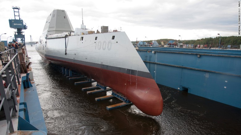 Tàu khu trục lớn nhất thế giới Zumwalt. Ảnh: Reuters