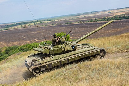 Tăng T-64. Ảnh: RIA Novosti
