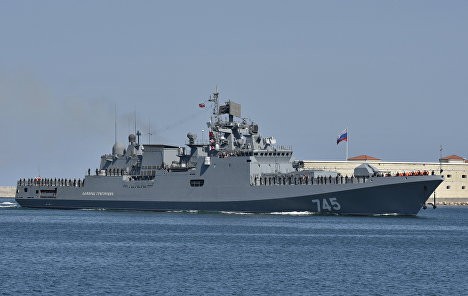 Cận cảnh khu trục hạm tối tân của Nga vào căn cứ ở Crimea