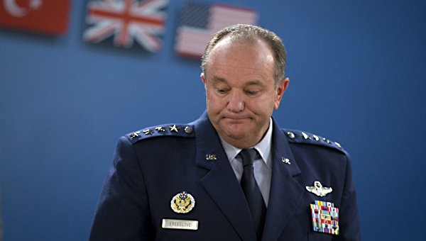 Cựu Tư lệnh các lực lượng NATO ở châu Âu, tướng Philip Breedlove. Ảnh: AP 
